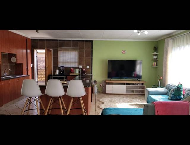 3 BEDROOM HOUSE FOR SALE IN BRACKENHURST